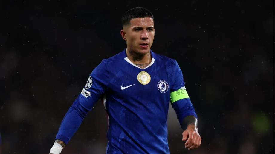 Извинение задържа Енцо Фернандес на "Стамдорд Бридж"?