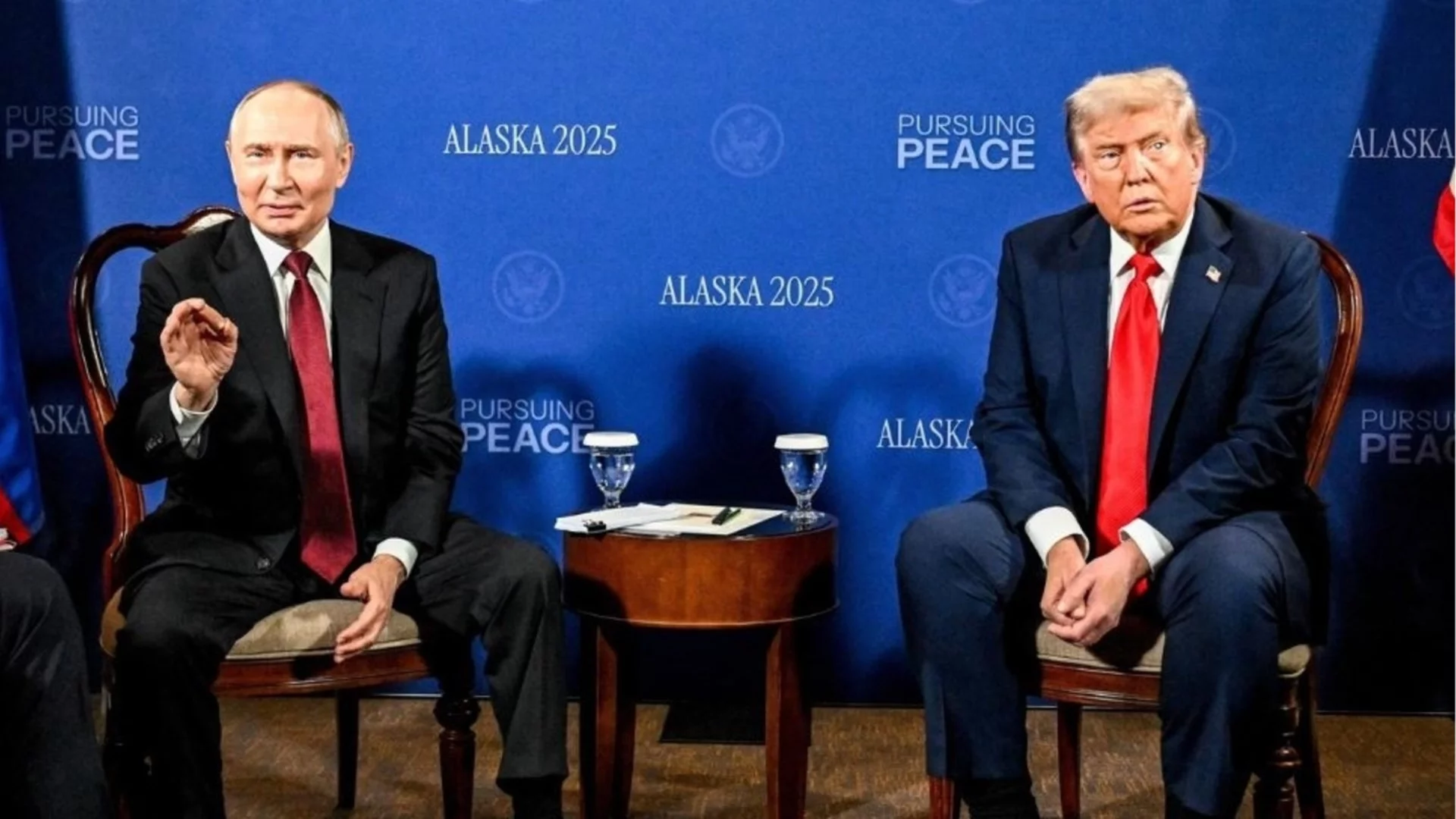 Путин се усмихва: Тръмп може да му донесе 250 млрд. долара за още война в Украйна (ОБЗОР - ВИДЕО)