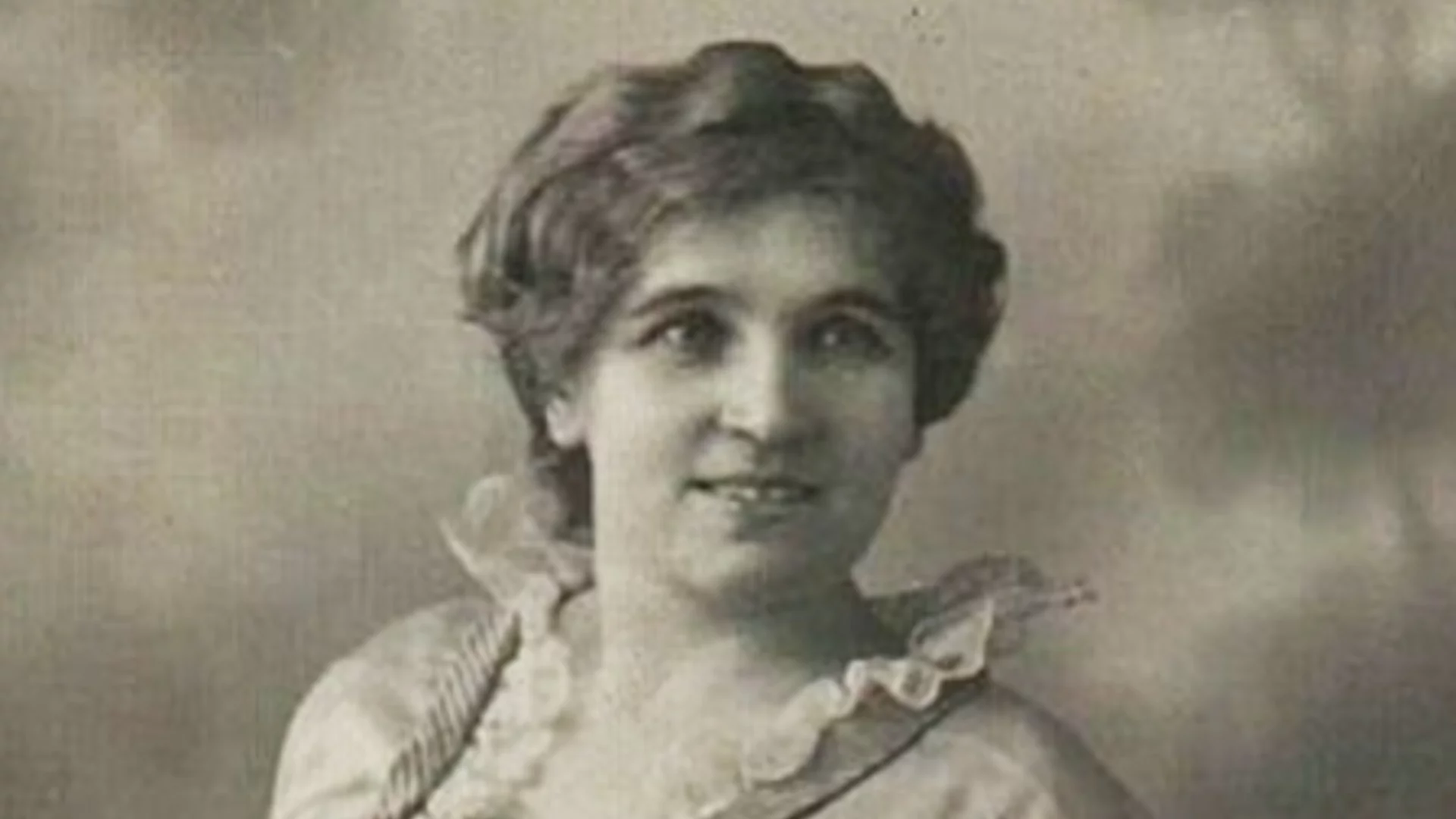 Забравената българска актриса, която слезе от сцената, за да лекува ранените от войната