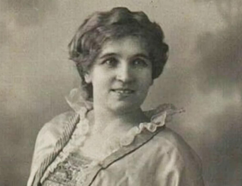Забравената българска актриса, която слезе от сцената, за да лекува ранените от войната