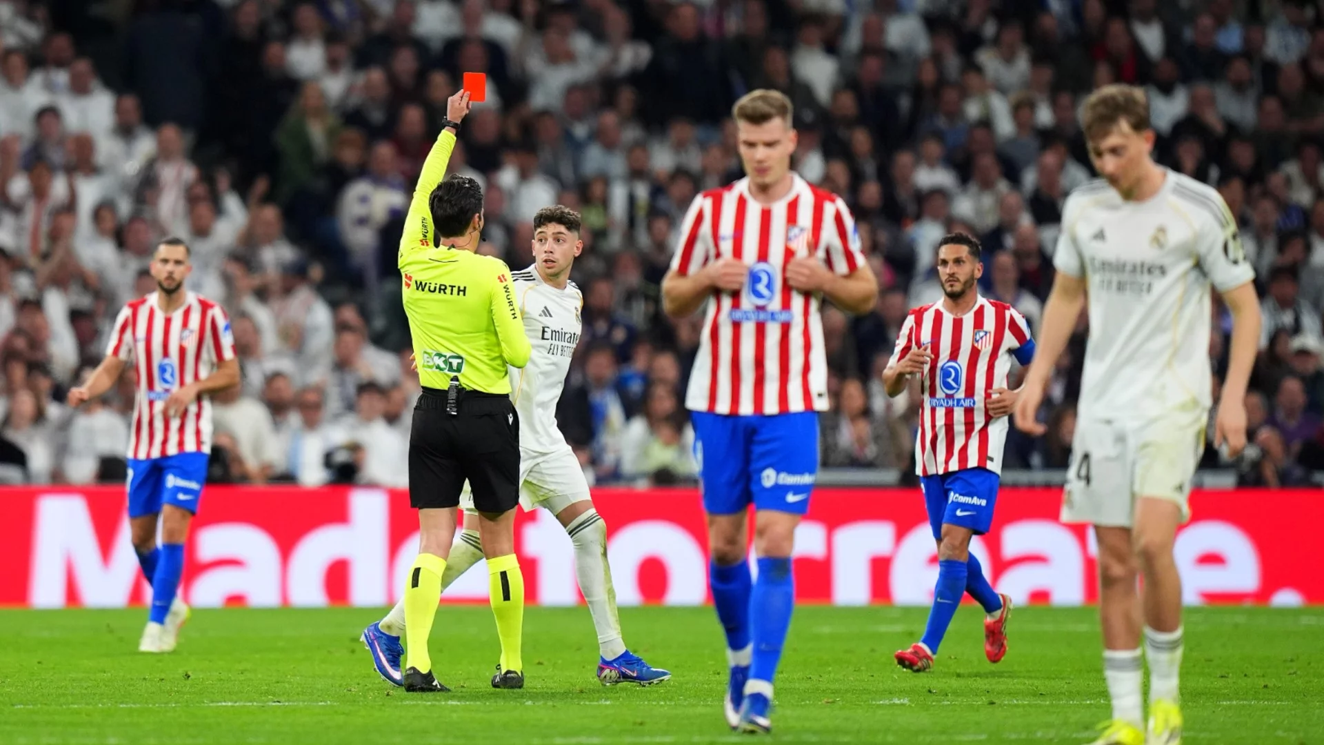 Луда драма в Мадрид: 10 от Реал оцеляха в голова фиеста срещу Атлетико!