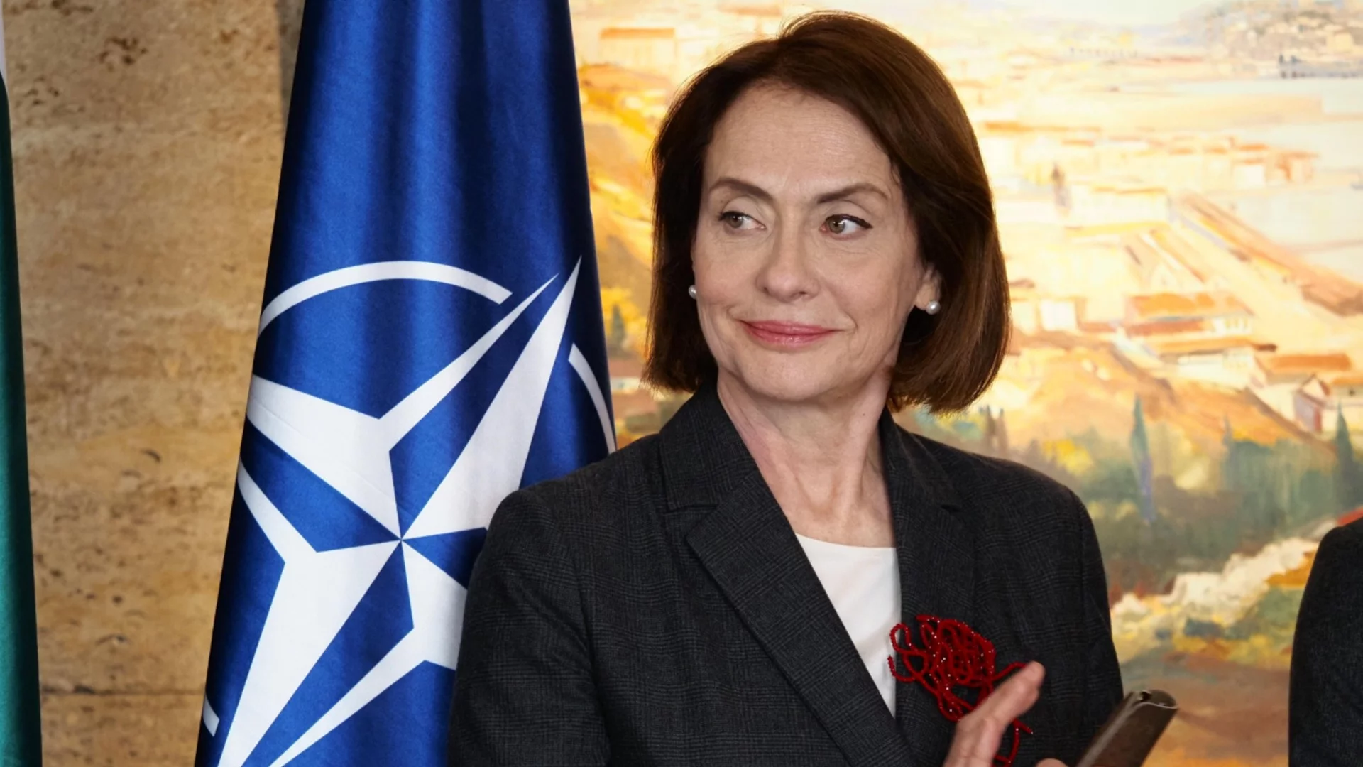 "Заплаха за световния мир": Надежда Нейнски за Иран и Ормузкия проток