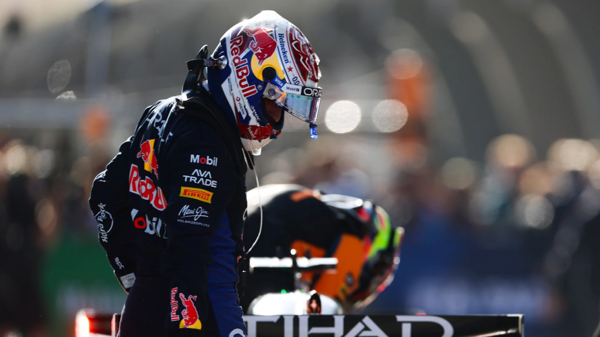 "Двигател на Мерцедес, пилот на Ред Бул, стратегия на Ферари": Проблеми за Макс Верстапен отвъд Формула 1