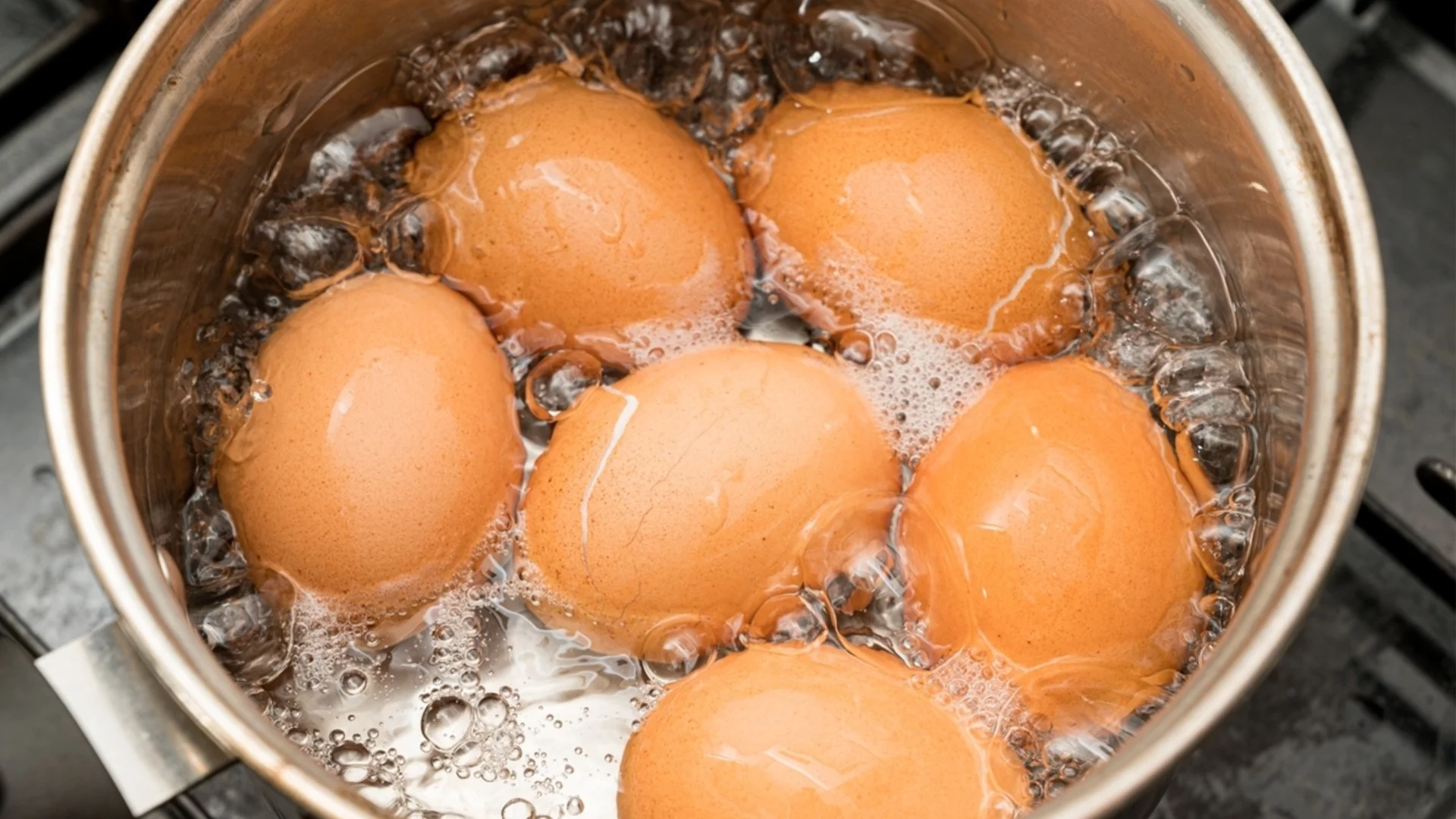 Как да използвате вода от варени яйца в градината