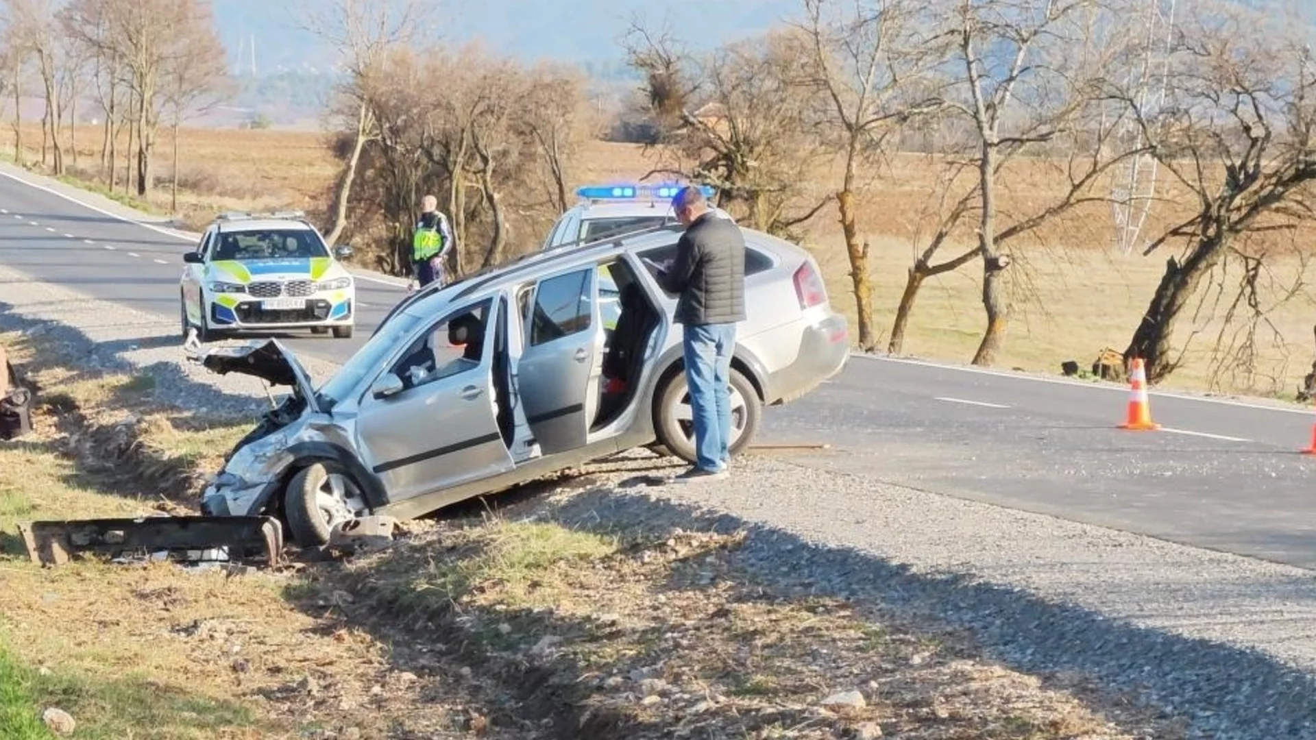 Взимай колата и... катастрофирай: Тийнейджъри свиха автомобил