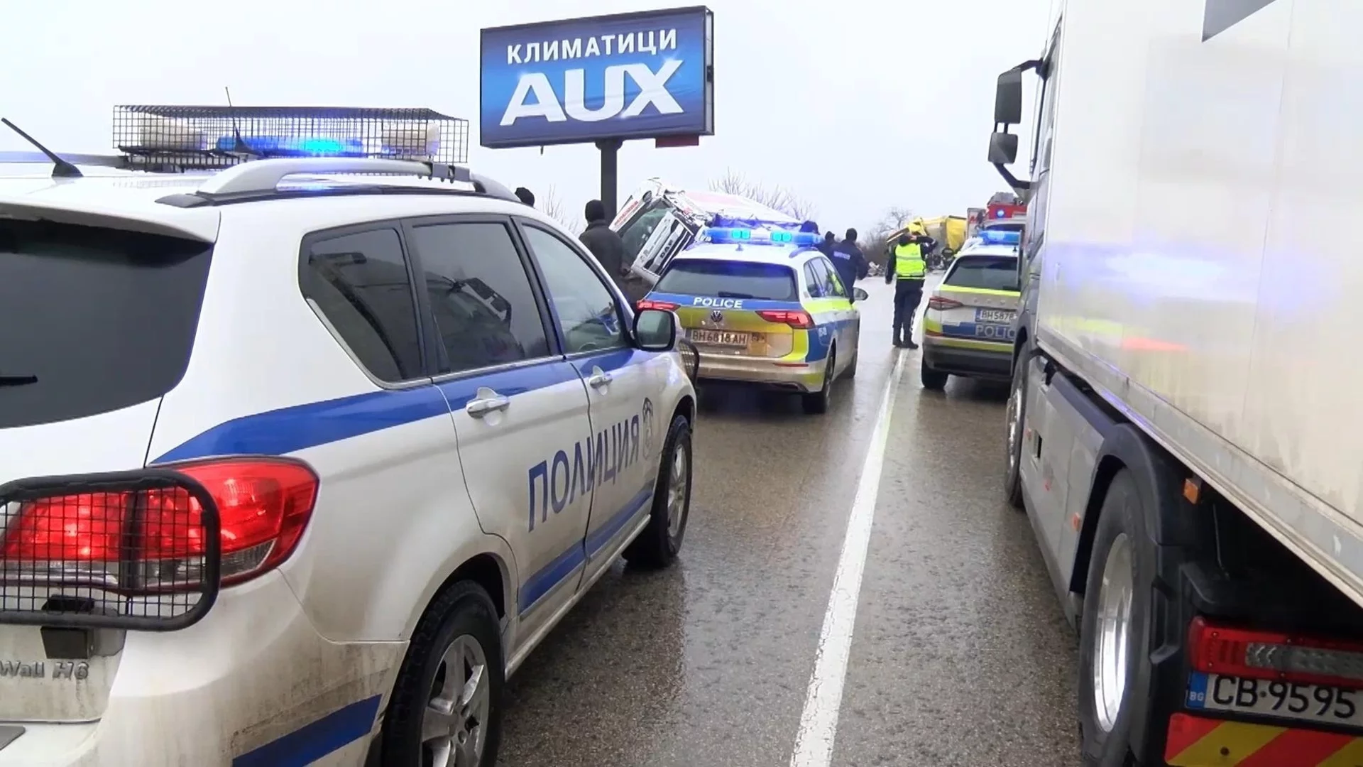 Сблъсък на два “Мерцедес“-а и пешеходец: Има сериозно пострадала шофьорка