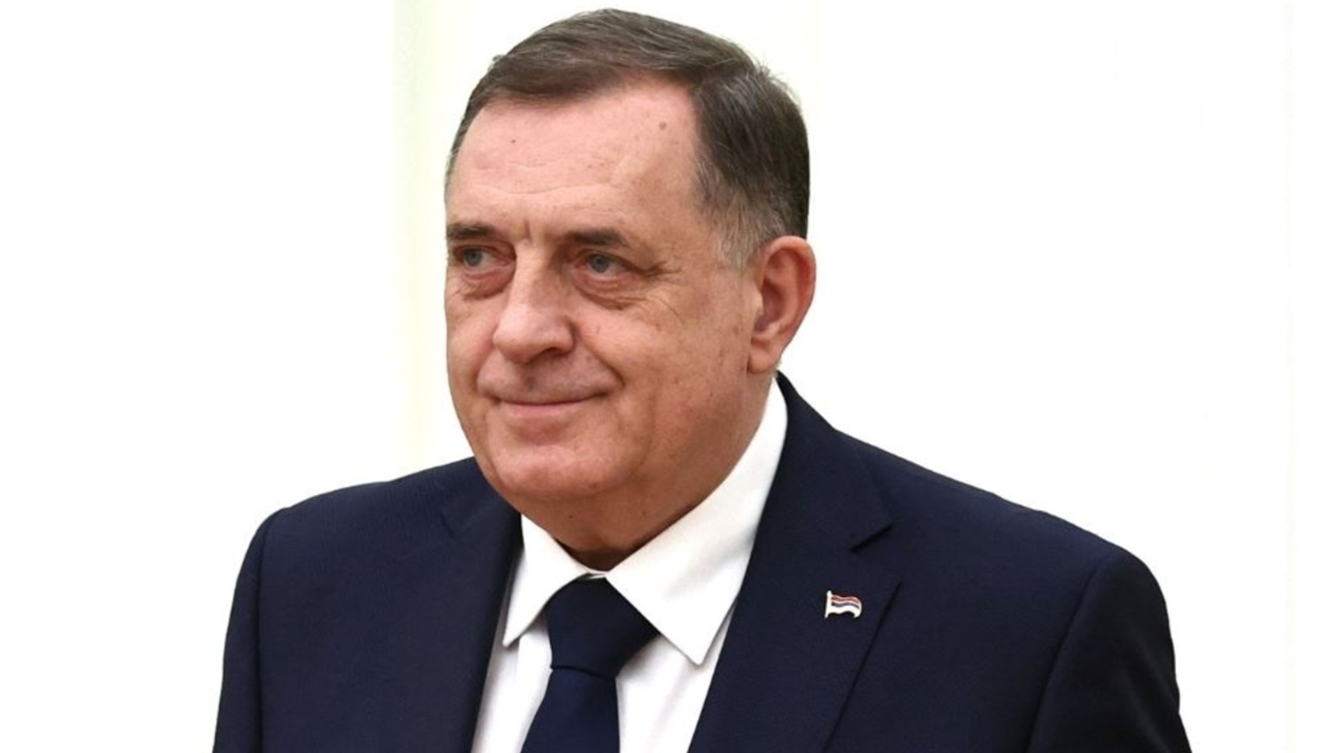 Заради игри на Додик: В Босна и Херцеговина ще плащат по-скъпо гориво