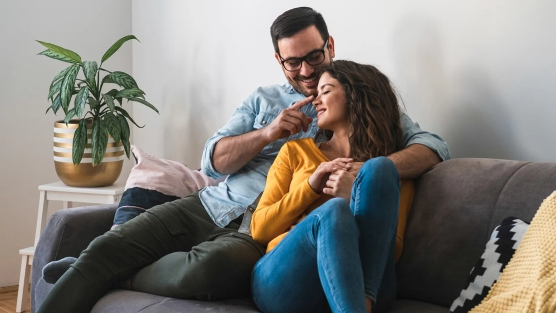 Готови ли сте? Април 2026 г. носи истинска любов за тези зодии!