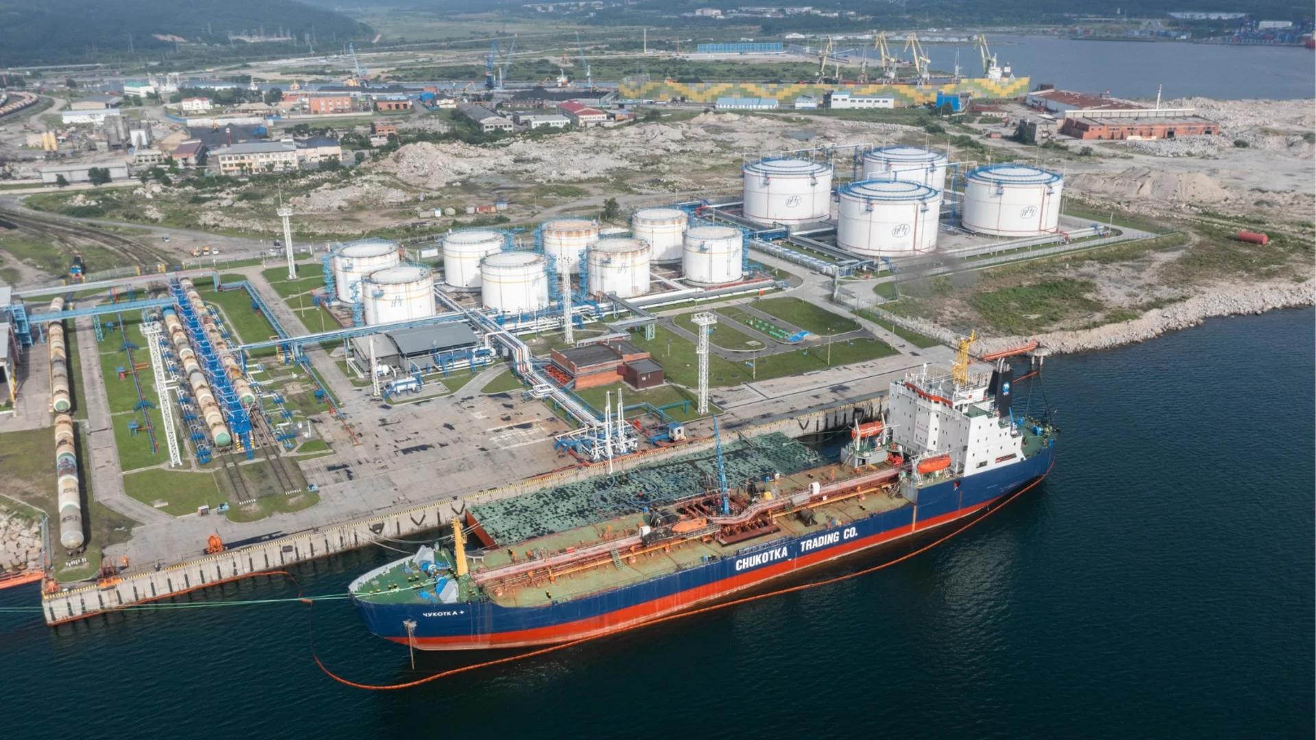 Украински дронове набелязаха център за "Шахед"-и и руска ПВО, няколко петролни резервоара горят в Приморск (ВИДЕО)