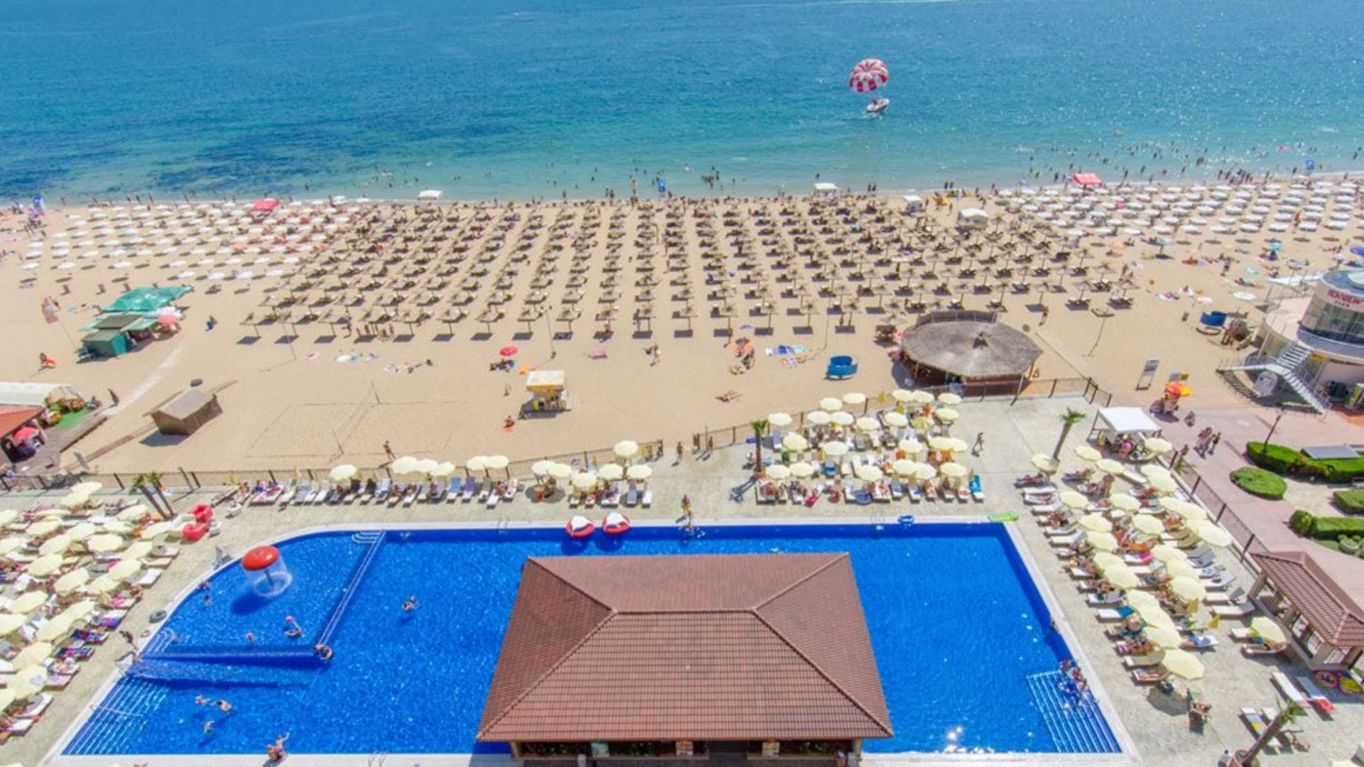 Туризмът с искания предизборно: Нискотарифни полети до Балчик, 9% ДДС, компансации за тока и без "паяци" в курортите