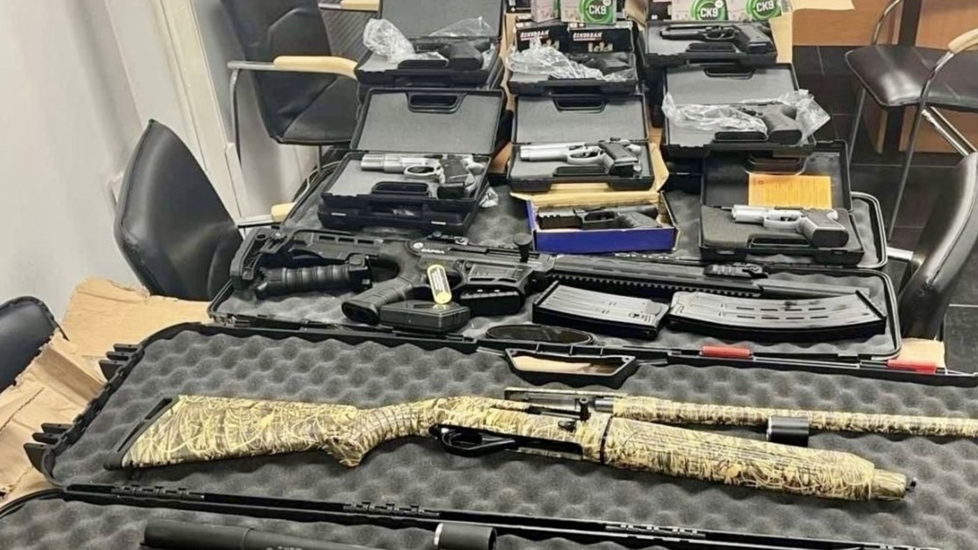 Гражданите на Босна и Херцеговина се въоръжават: Статистиката е като за война