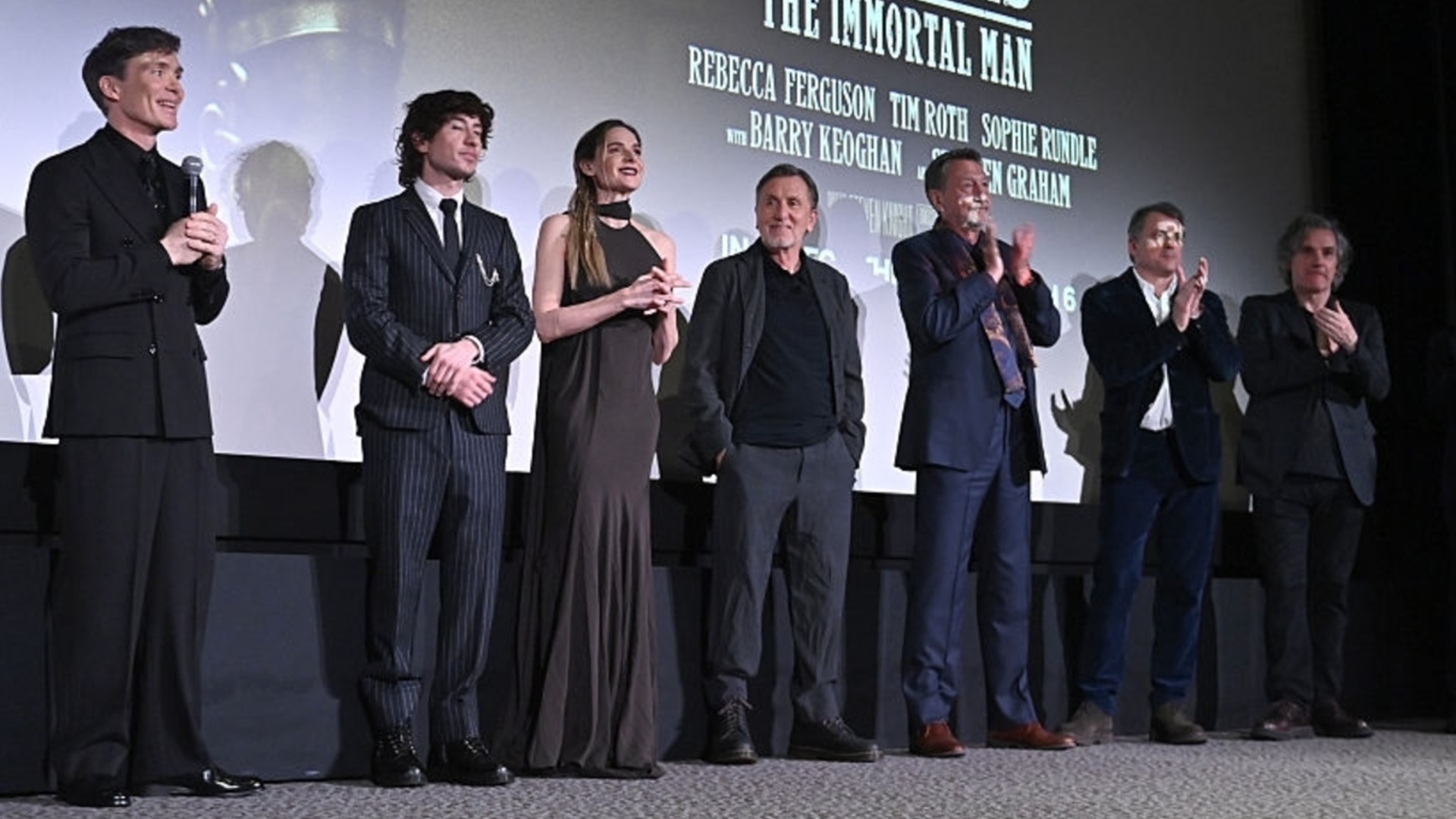 Известен актьор не иска да излиза навън и се крие заради онлайн тормоз