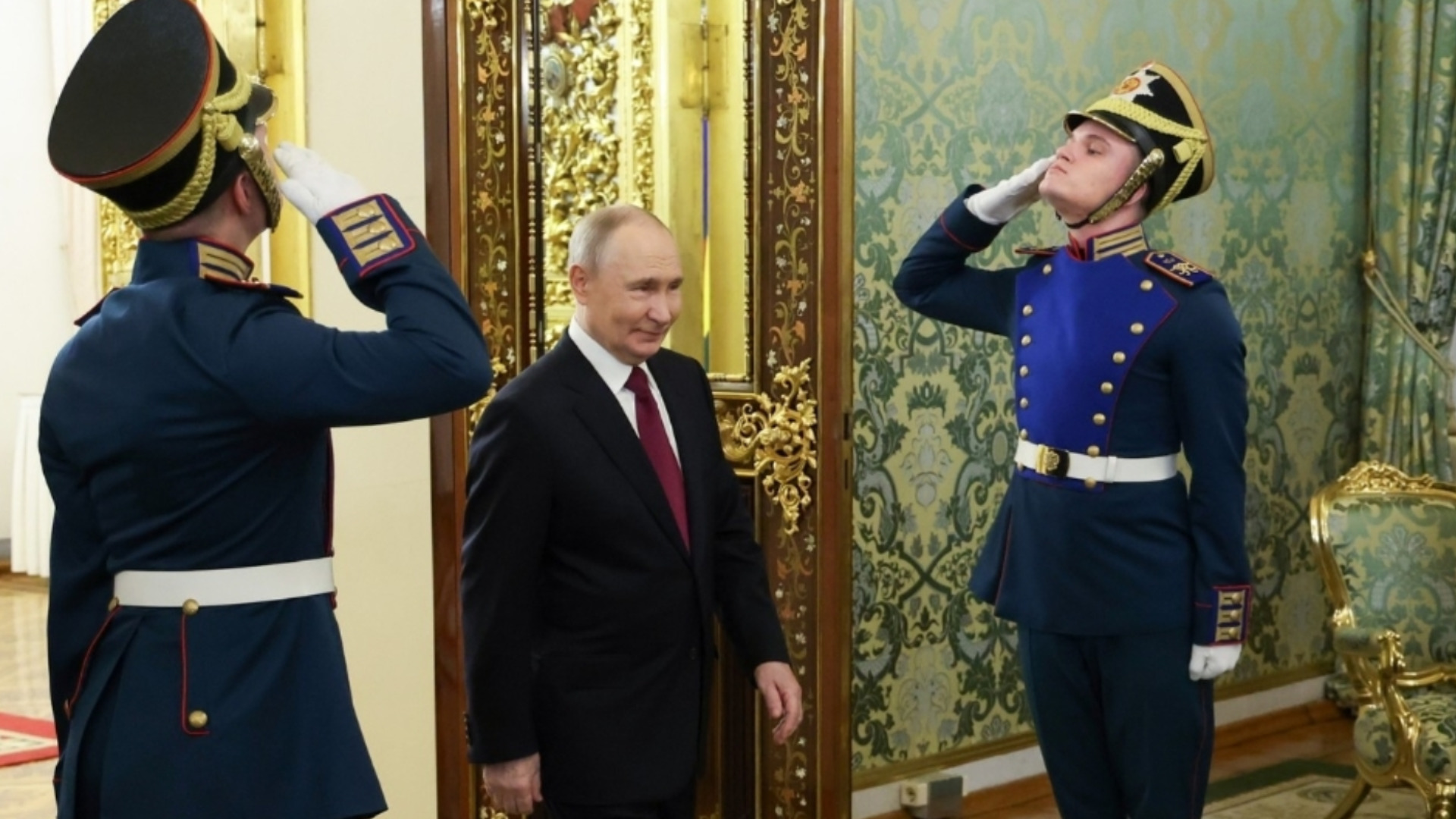 На петата година: Путин разреши да се стреля с автомати по дронове. Основното пристанище за износ на руски петрол гори ярко (ВИДЕО)