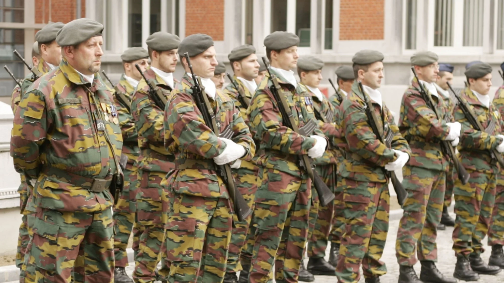 Белгия връща военните патрули по улиците: Ситуацията става все по-тревожна