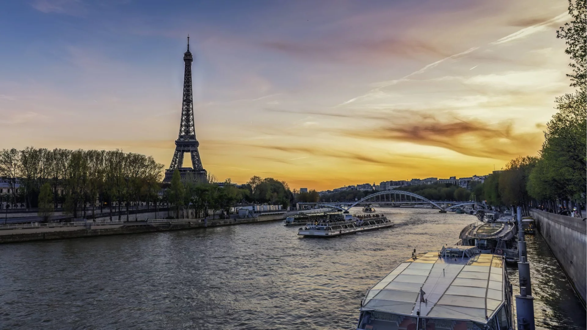 Победа: Социалистът Еманюел Грегоар е новият кмет на Париж