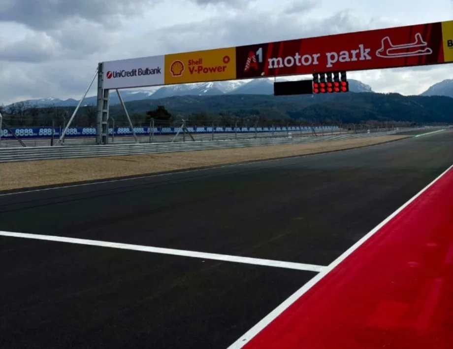 Рев на двигатели и 101 каба гайди: Раждането на една люпилня за таланти в мотоспорта в България