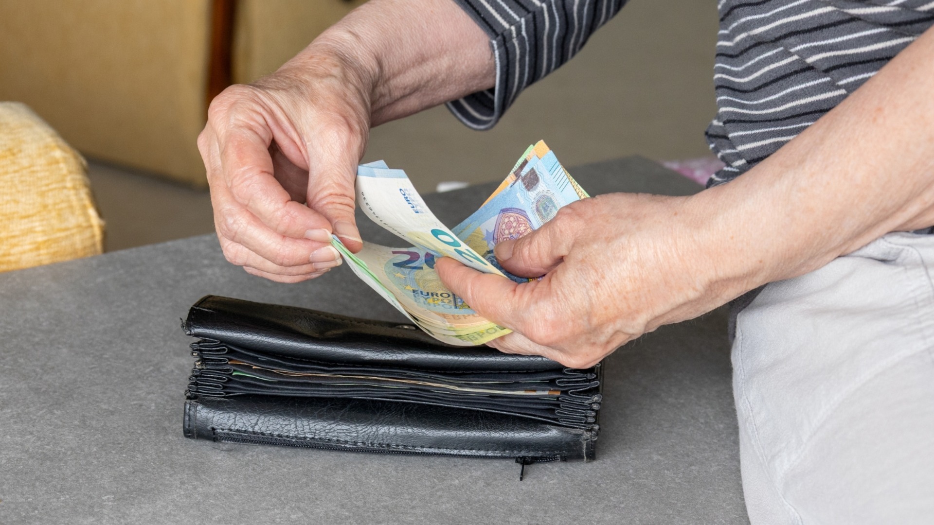 Деца намериха портмоне със стотици евро и не си го присвоиха