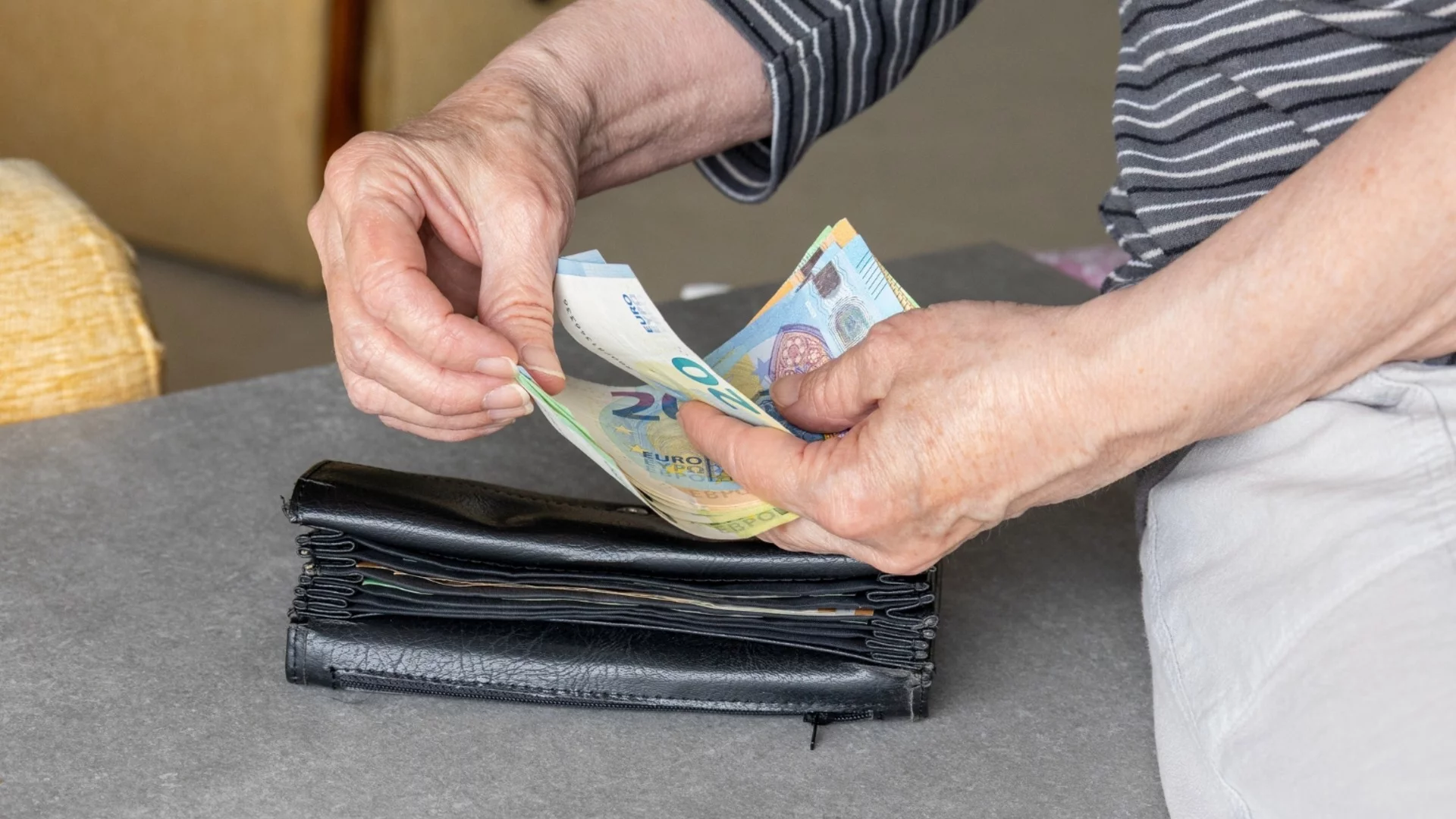 Деца намериха портмоне със стотици евро и не си го присвоиха