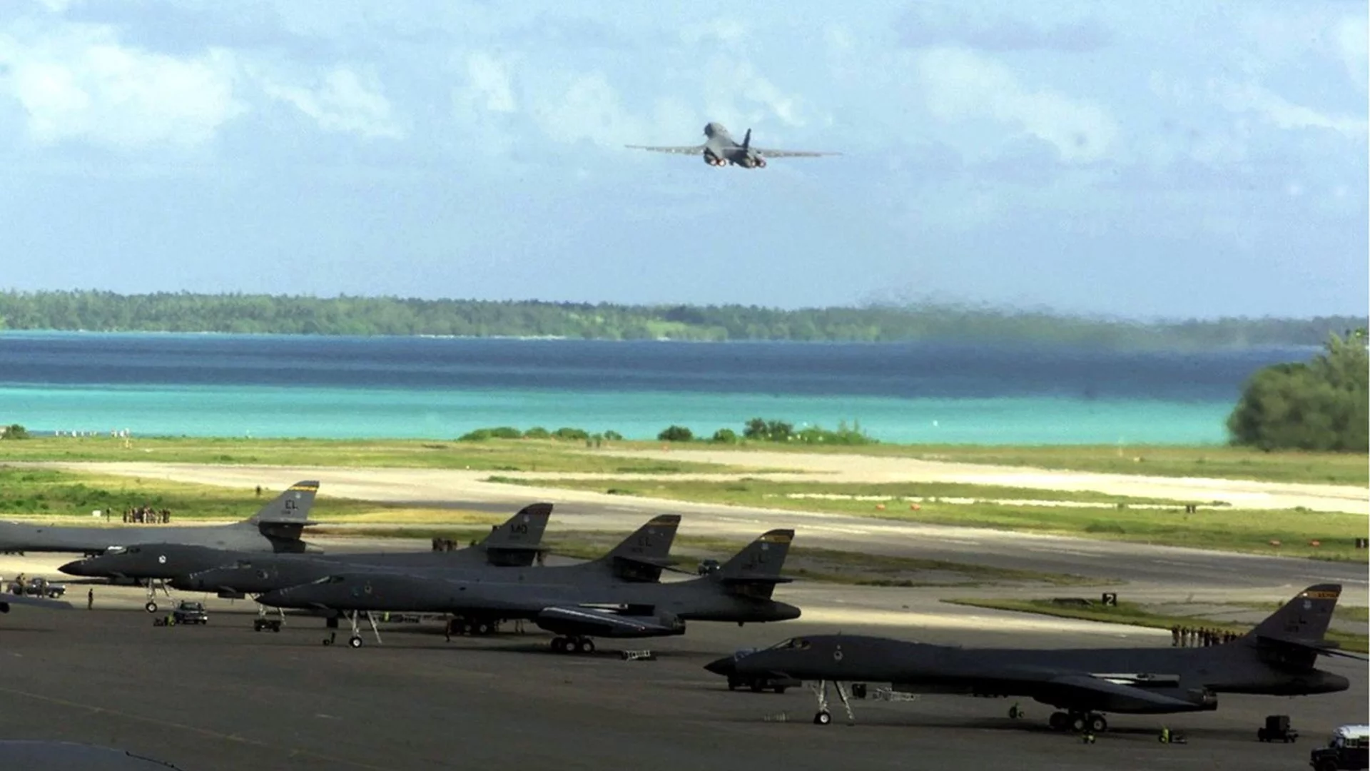 НАТО даде повод на Иран да отрече, че е изстрелял ракети по военната база на остров Диего Гарсия