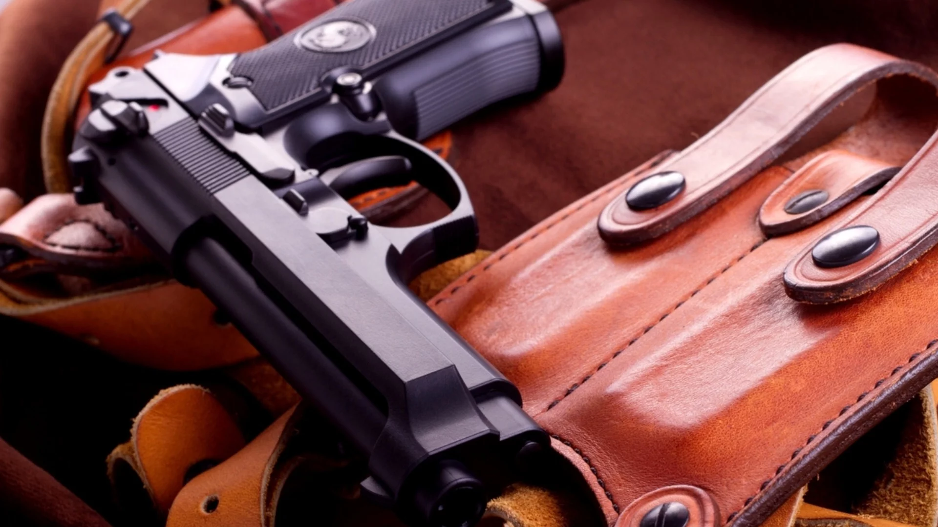 Стрелял с газов пистолет в клас: Съдът порица ученик