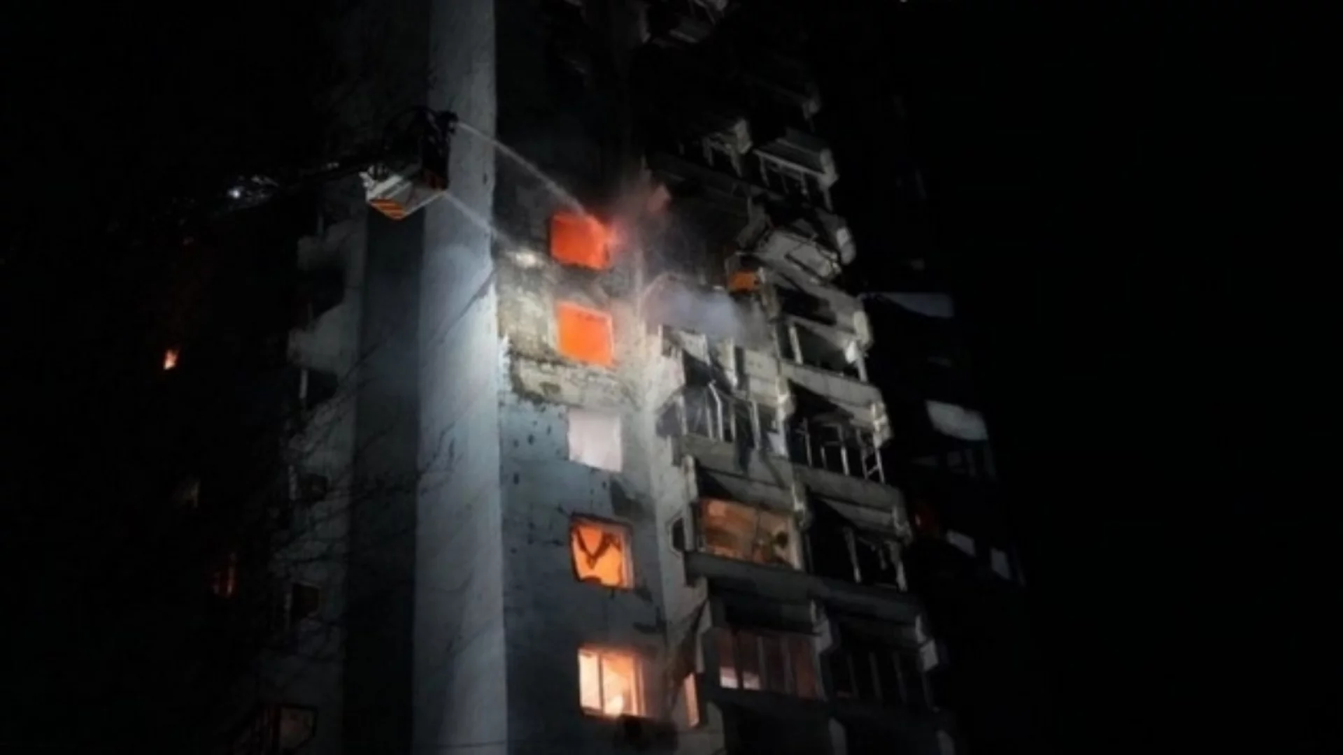 Дъжд от руски дронове и ракети засипа Украйна, цел изглежда е Киевският язовир. Загинали в Запорожие, Полтава и Севастопол (ВИДЕО)