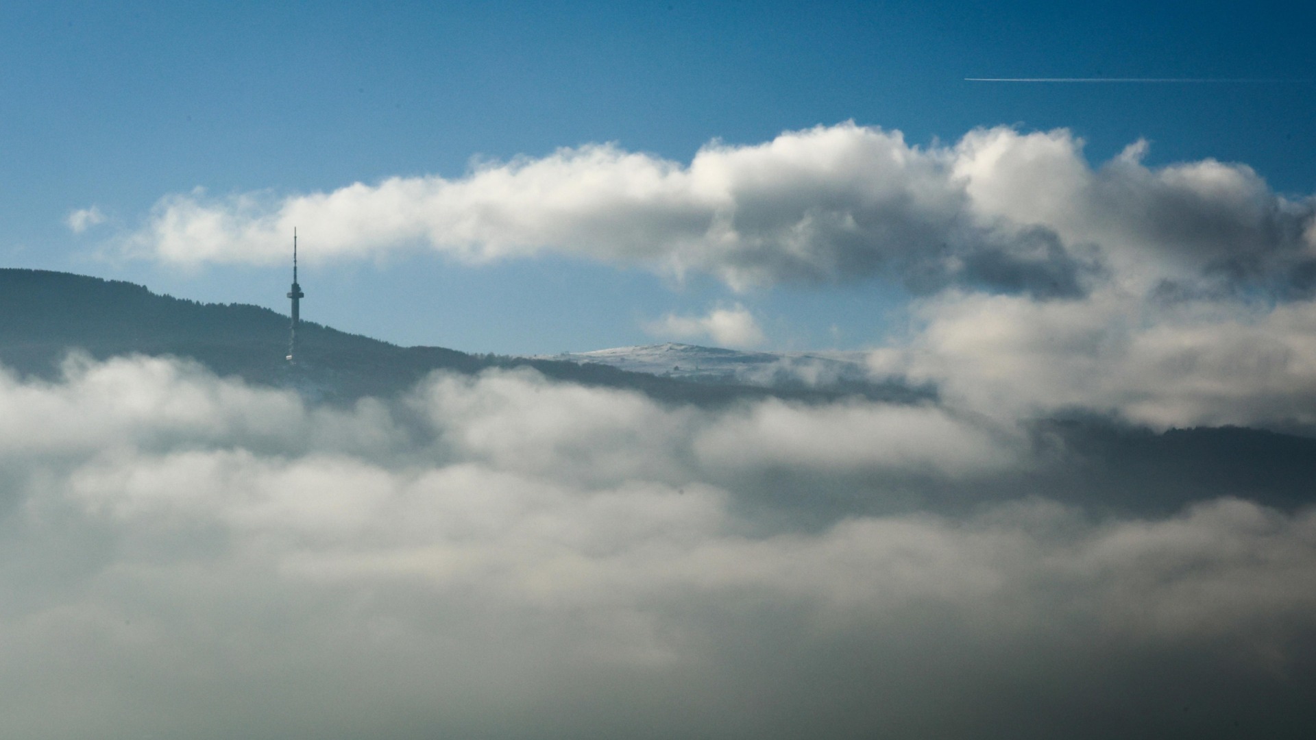 Слаб сняг, облаци и мъгли: Неподходящо за планински туризъм