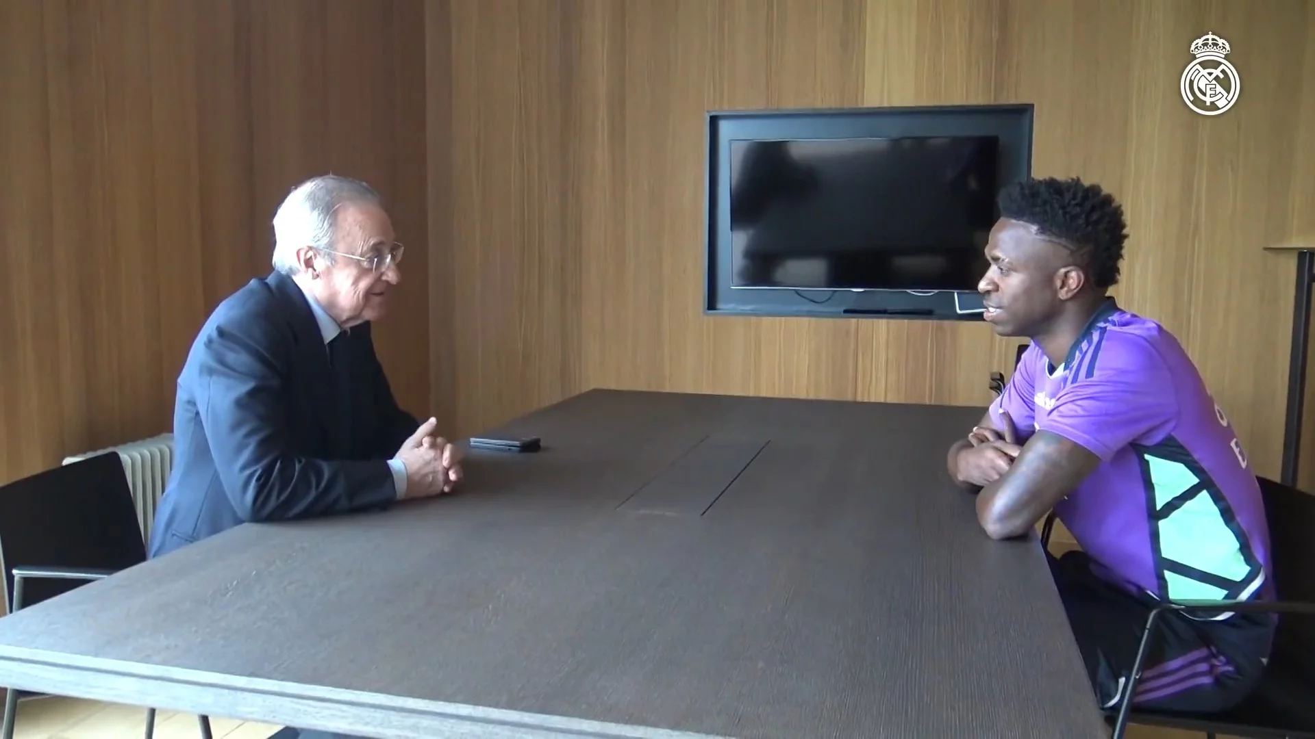 Флорентино Перес взе решение за бъдещето на Винисиус в Реал Мадрид