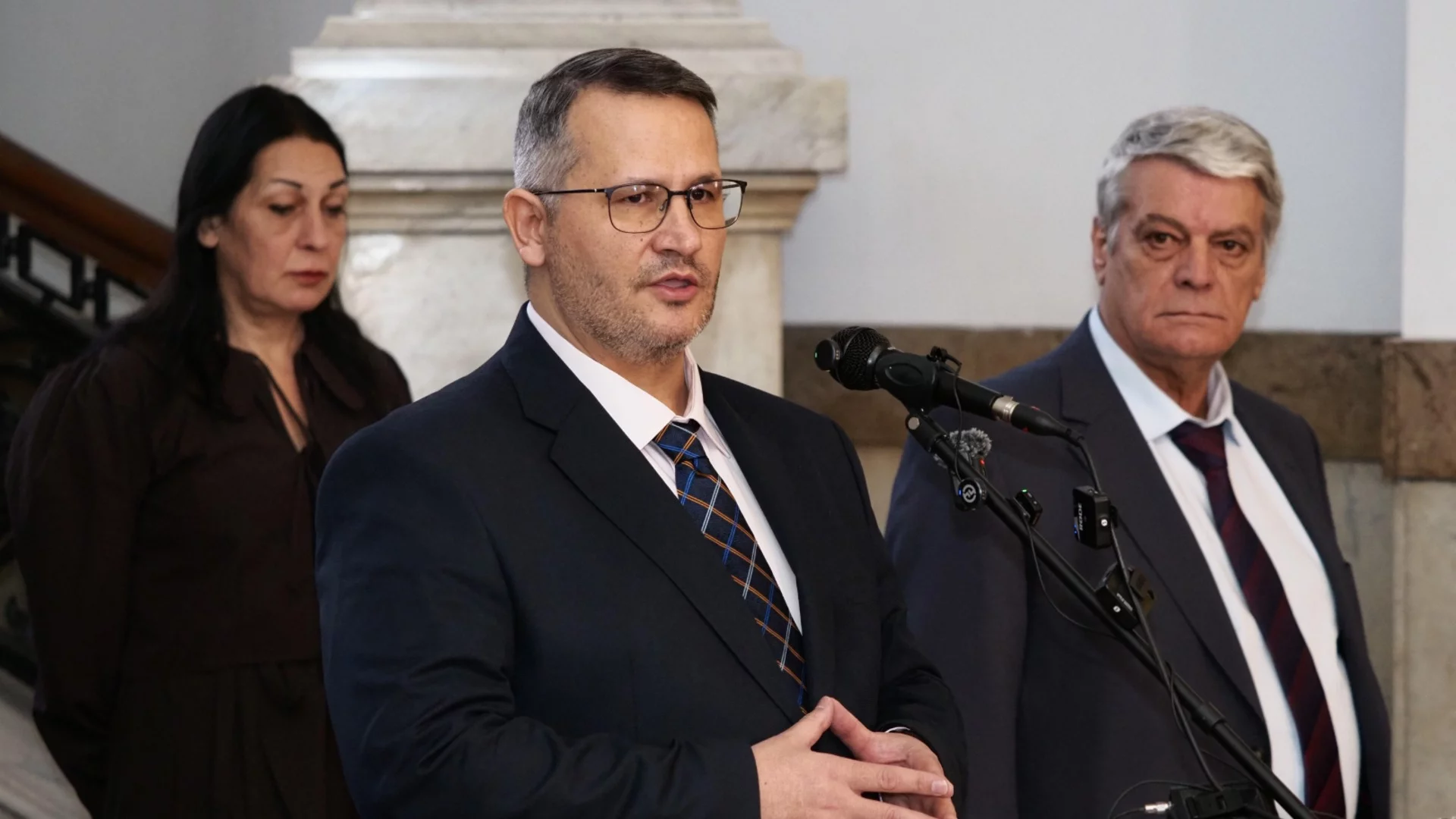 Потвърдено: Десетки тонове храни с изтекъл срок в хасковски склад, министър Христанов пита има ли връзка с Брендо (ВИДЕО)