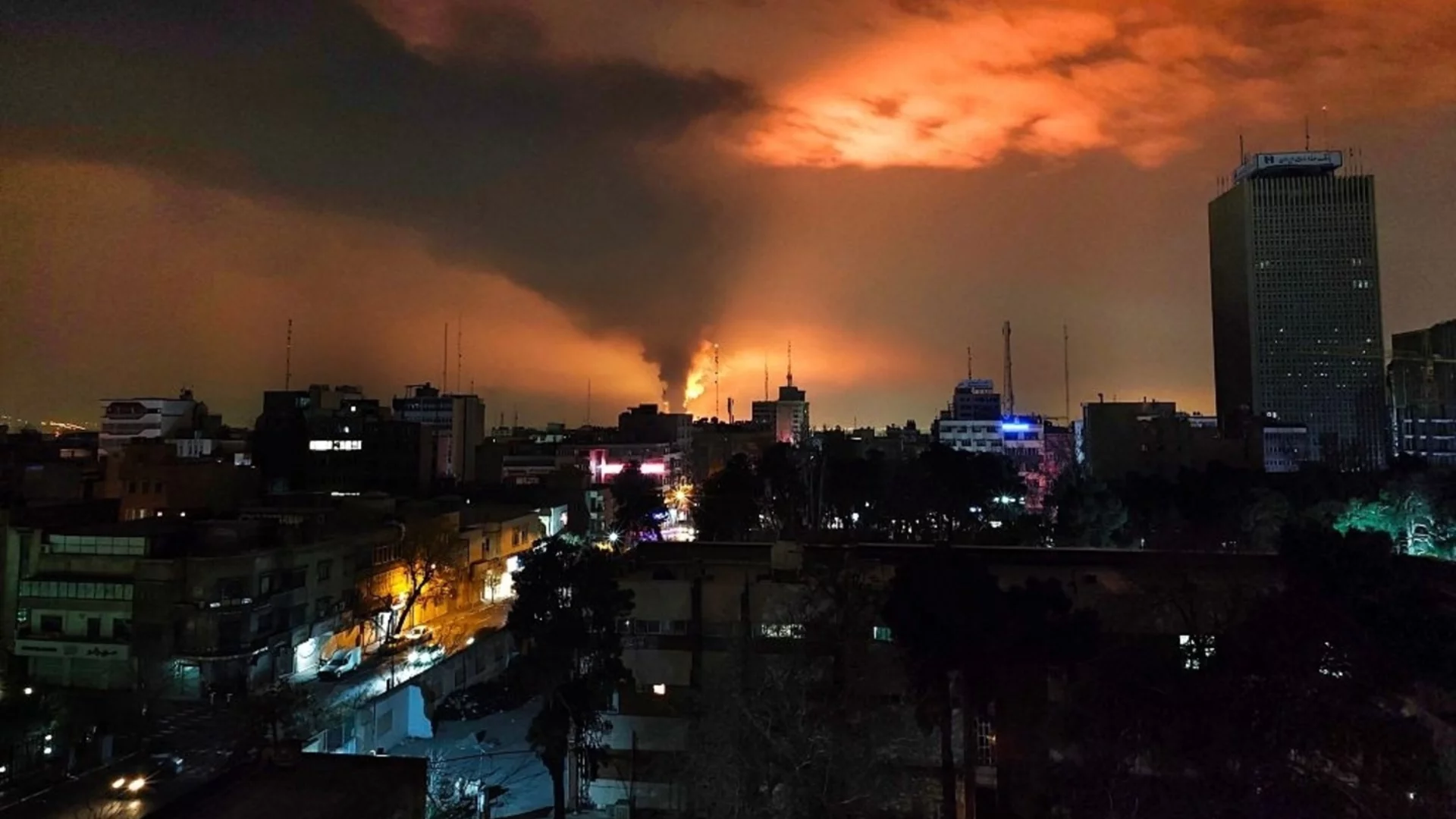 НА ЖИВО: Тръмп нареди отлагане на ударите, Техеран отрича, че се водят преговори