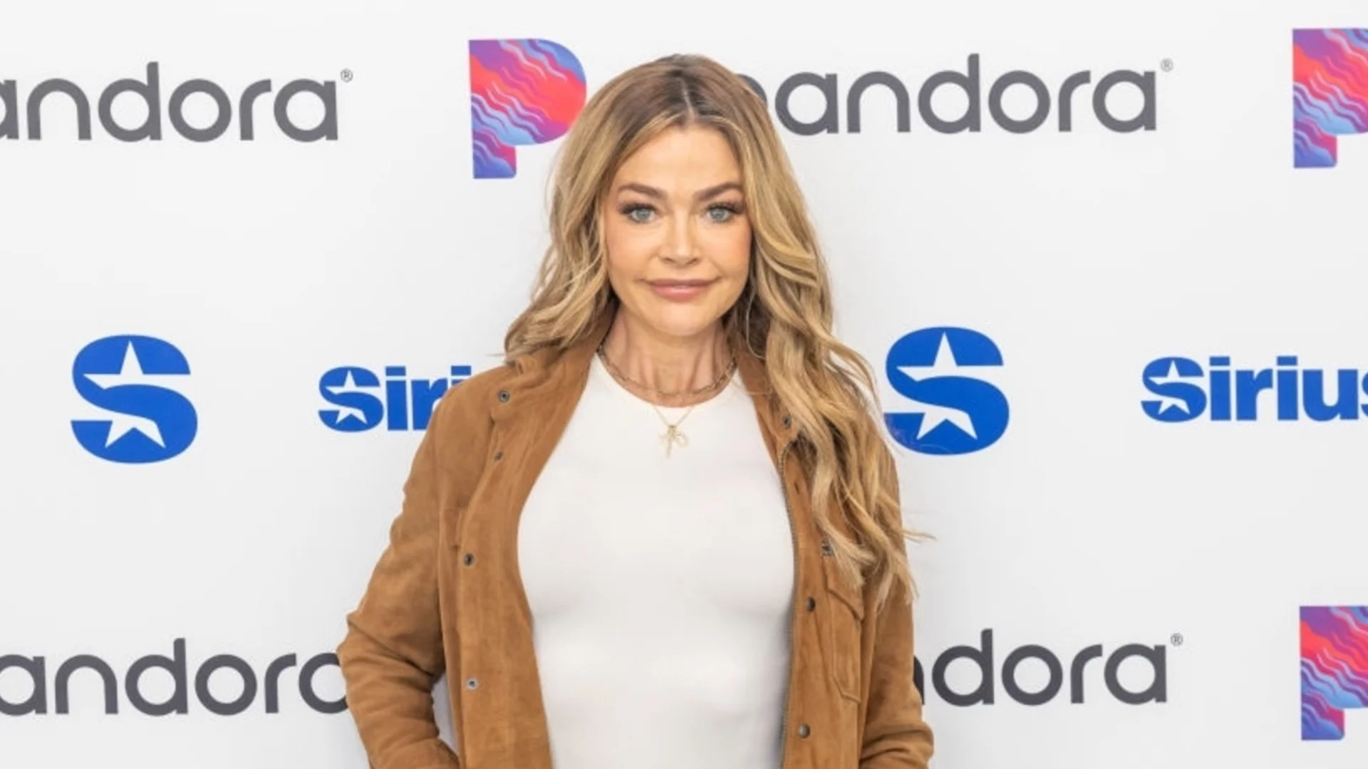 Шокираща трансформация на Денис Ричардс, която се подмлади с 15 години (СНИМКИ)