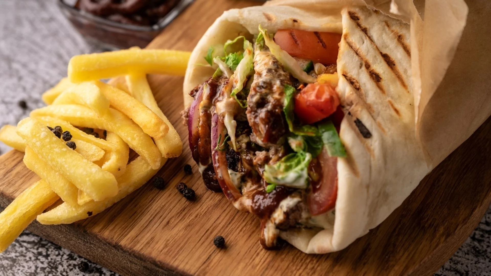 Какъв сос се слага в класическия дюнер