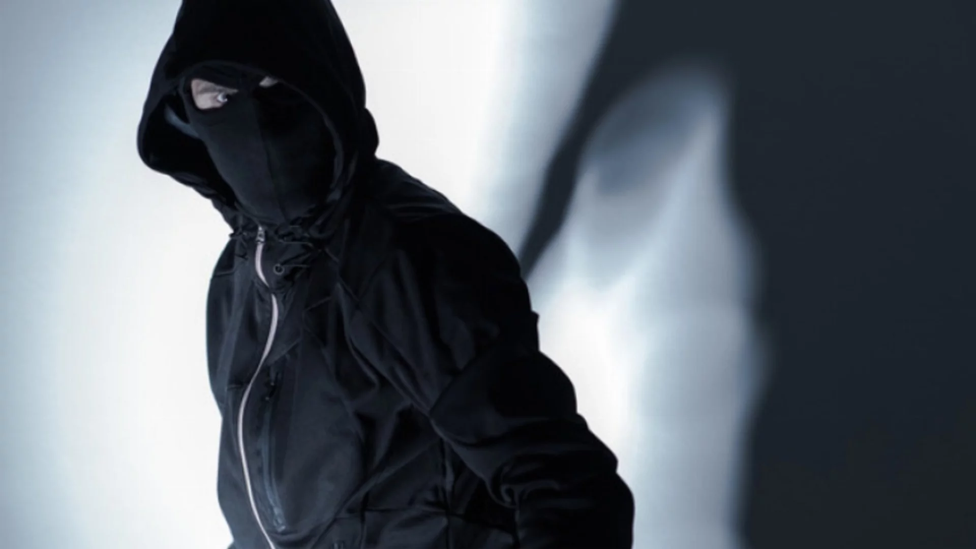 "В нея се крие усмивката на сина ми": Откраднаха кутия с дарения за болно дете