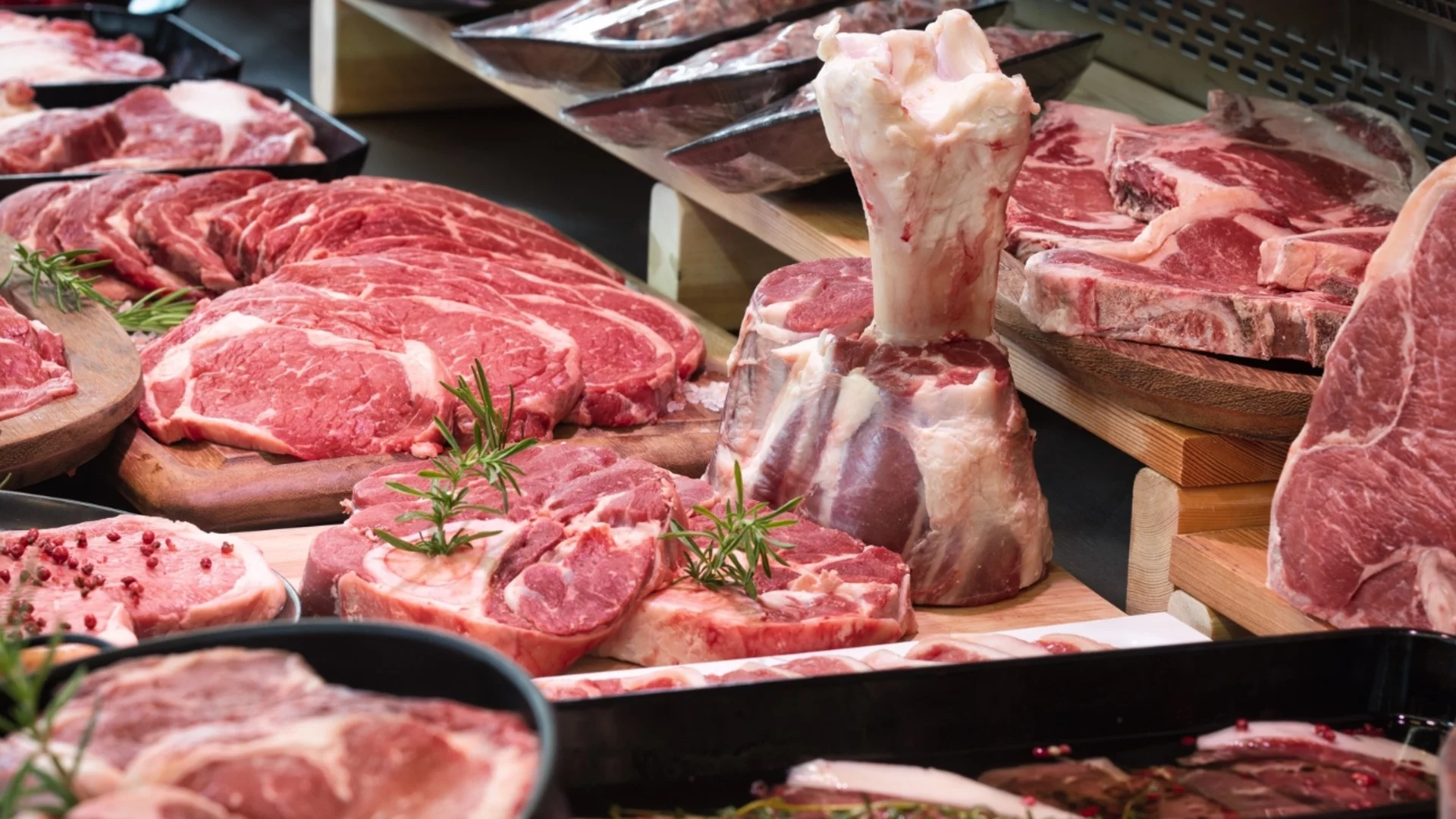 Било предназначено за болниците: Конфискуваха 3,5 тона негодно месо