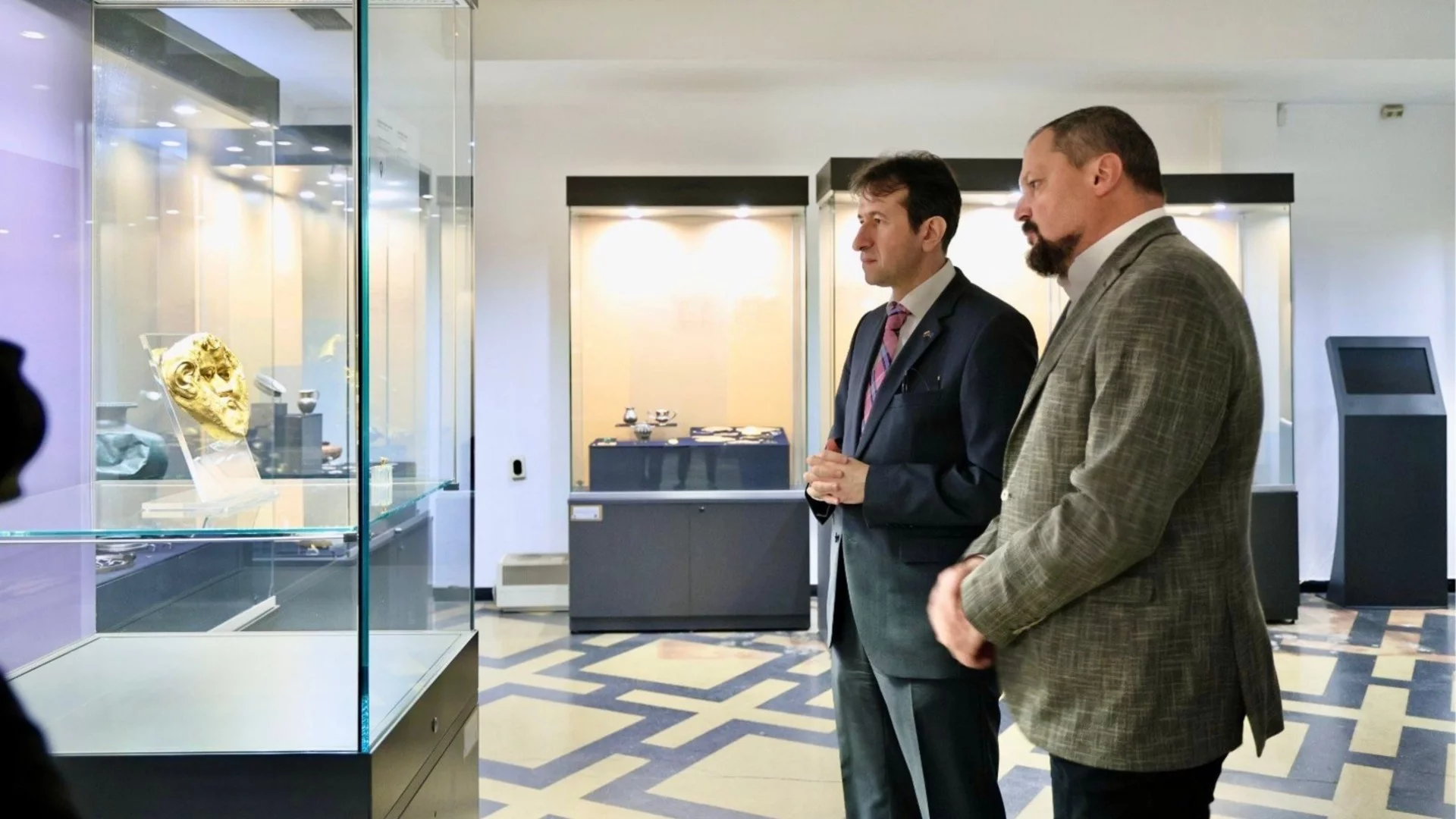 Тракийските съкровища на пощенски марки