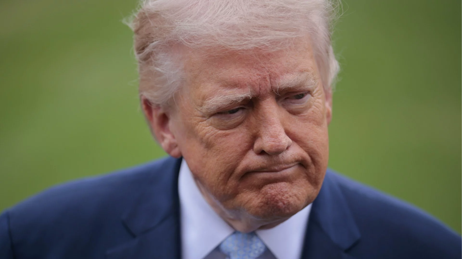 Общественото доверие към Тръмп падна до рекордно ниско ниво