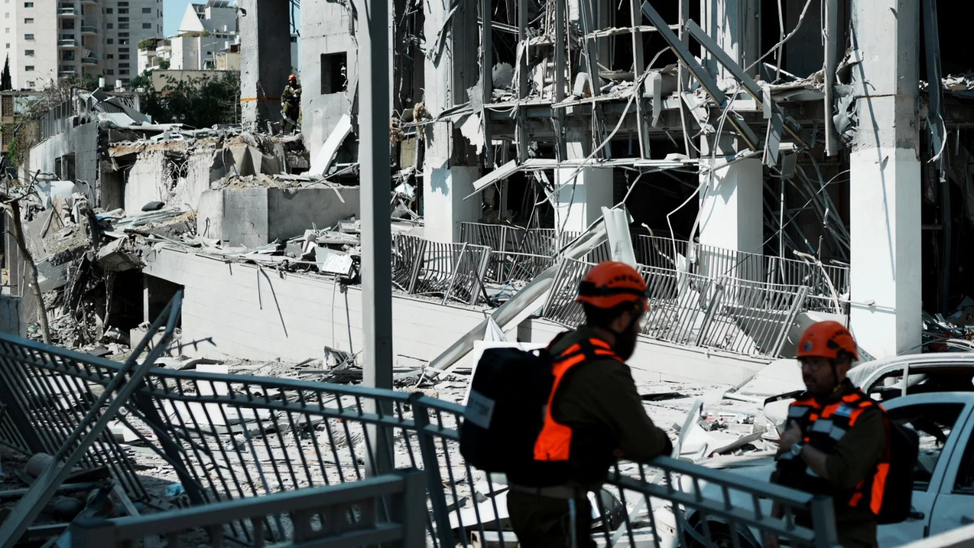 Ирански балистични ракети "пропуснаха" най-голямата електроцентрала в Израел и ключова индустриална зона (ВИДЕО)