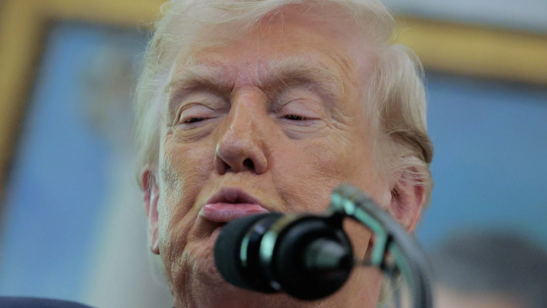 От понеделник до събота Тръмп всеки ден печели войната в Иран, в неделя - печели на голф 