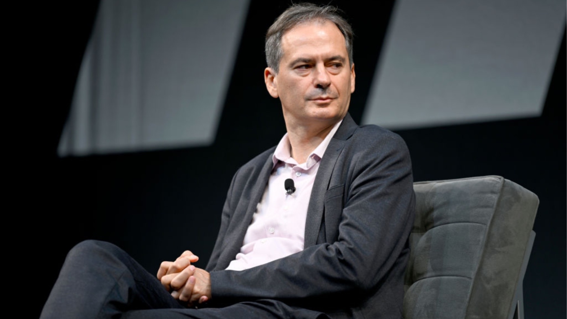 Христо Грозев ще помага на кабинета в борбата срещу хибридни заплахи и шпиони