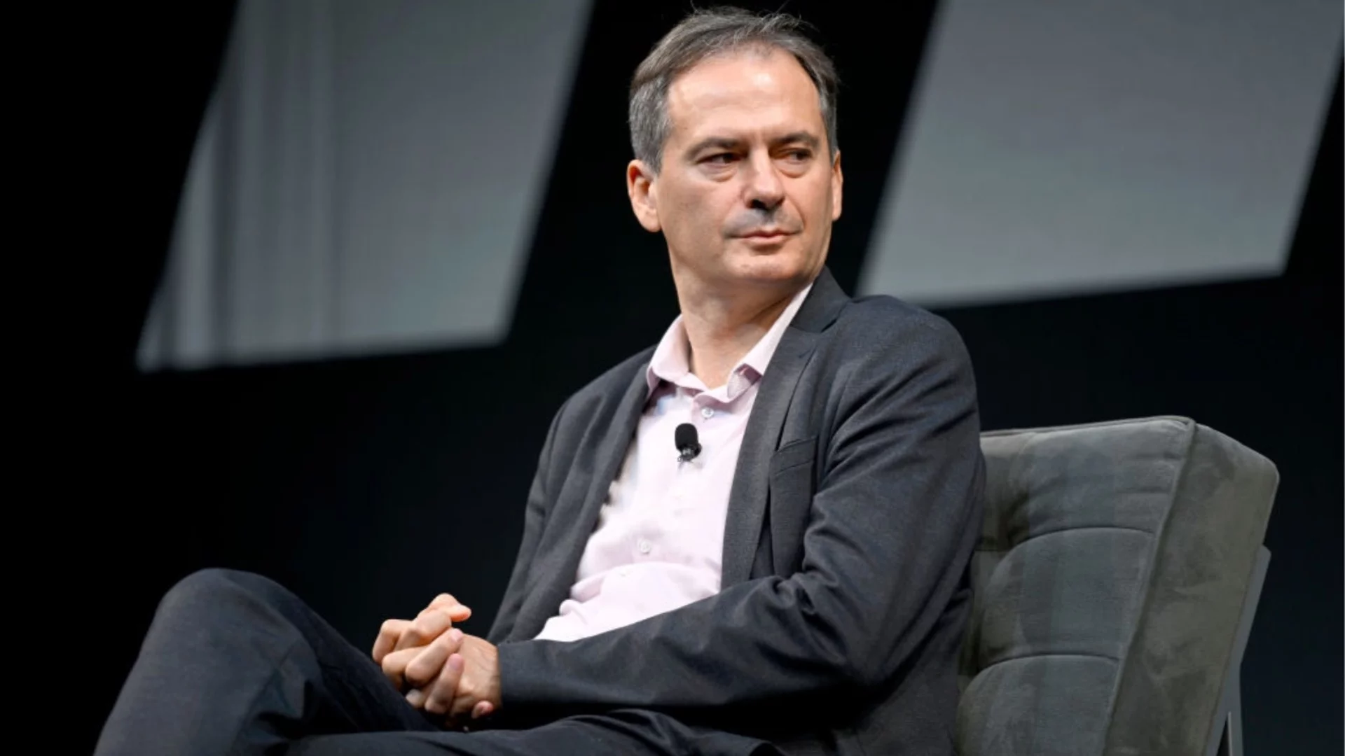 Христо Грозев ще помага на кабинета в борбата срещу хибридни заплахи и шпиони