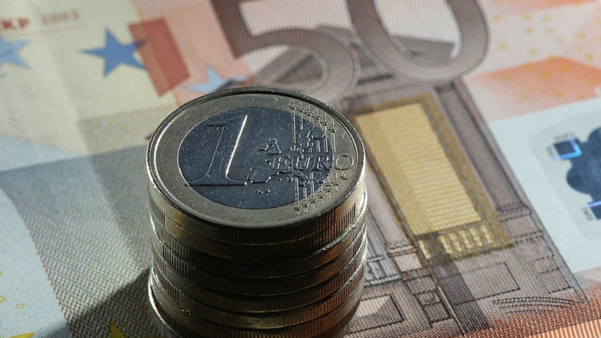 Еврото е близо до психологическа граница спрямо долара