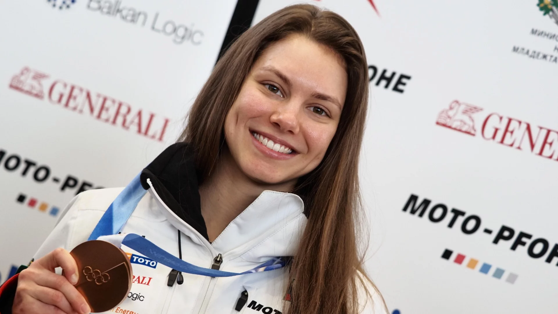 "Лора Христова е изключително надарен талант, от 10-годишна редовно прави нули в стрелбата"