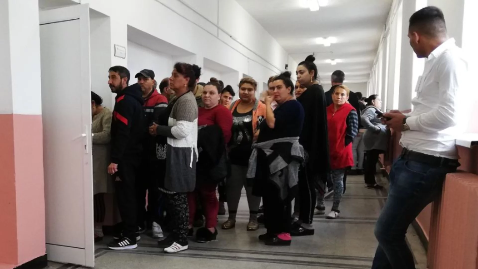 "Все повече роми гласуват съзнателно и обещават, че няма да продадат гласа си": Анализ на вота