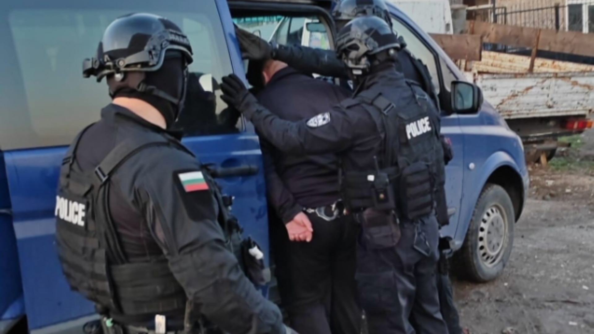 По 50 евро в пликове: Задържаха 6 търговци на гласове