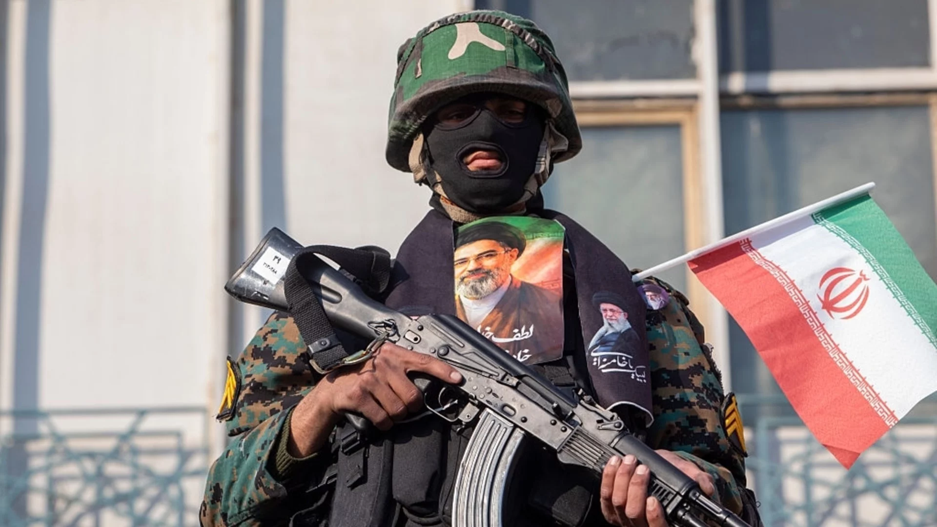 Всеки трети българин се страхува лично за себе си заради войната в Иран (СНИМКИ)