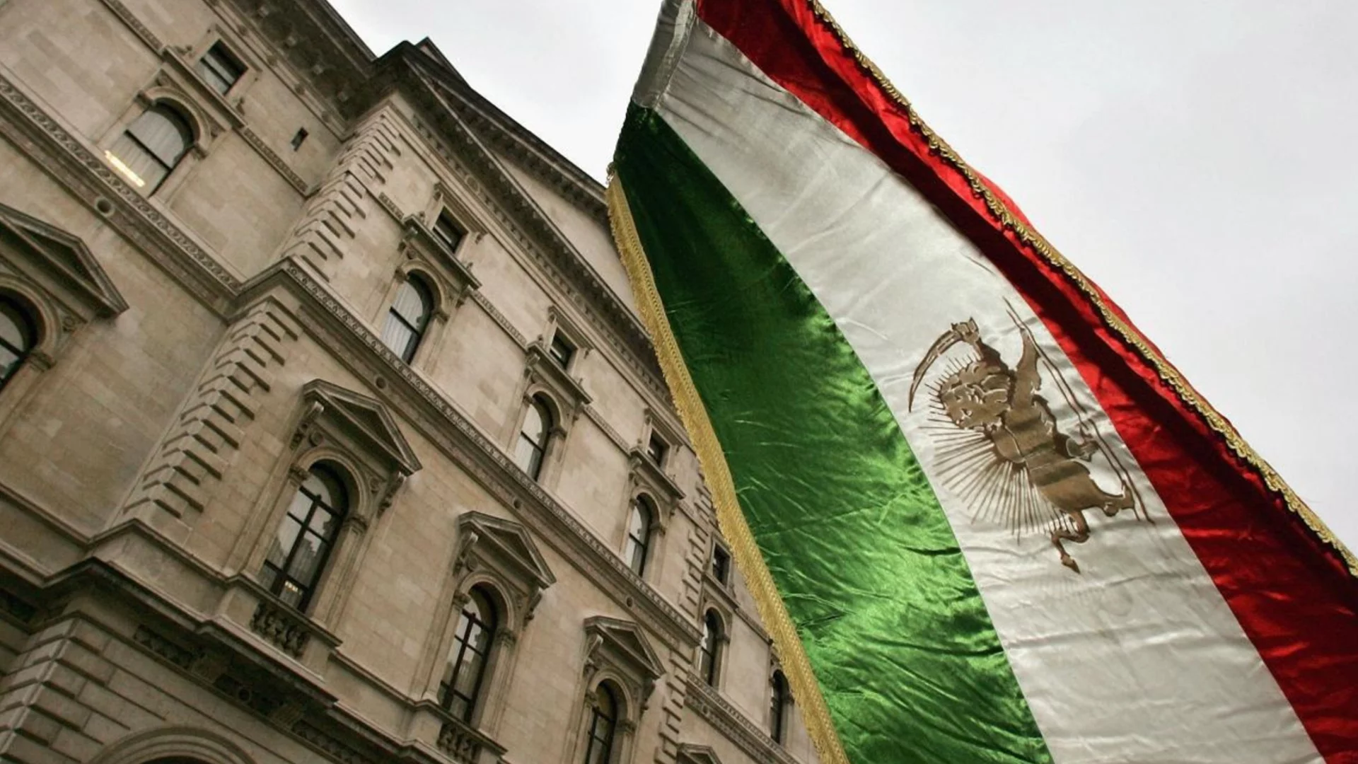 "Няма да видите предишните цени на петрола": Според Иран САЩ преговарят "сами със себе си" (ВИДЕО)