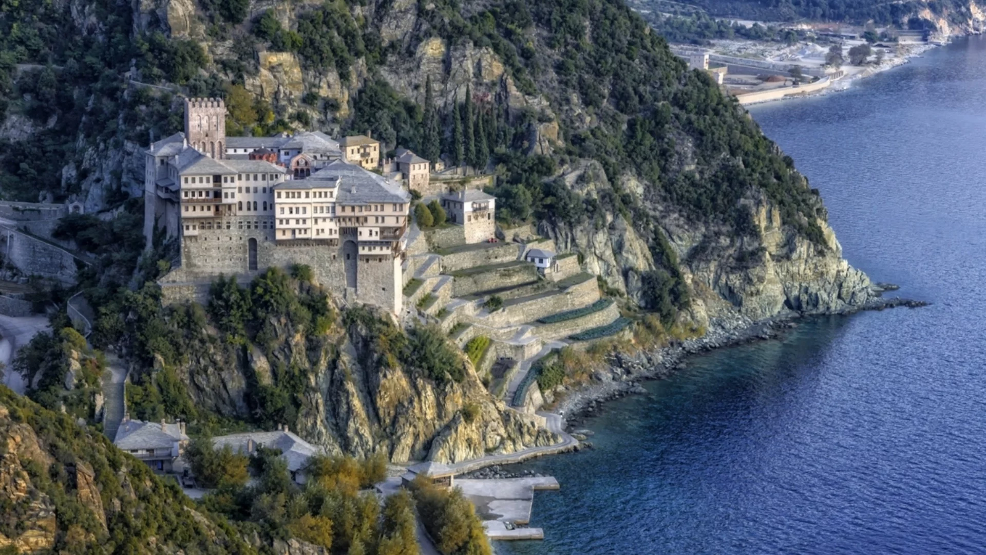 Вторични трусове на Атон след силното земетресение