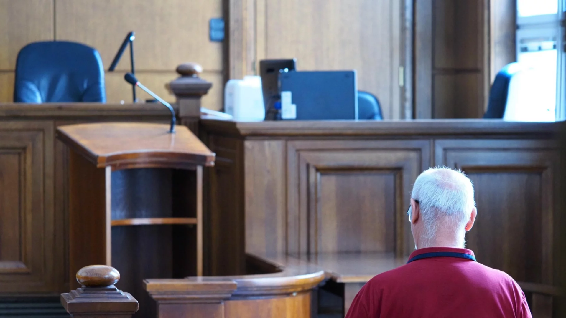 Петимата, хванати с 1 200 000 фалшиви евро, остават в ареста