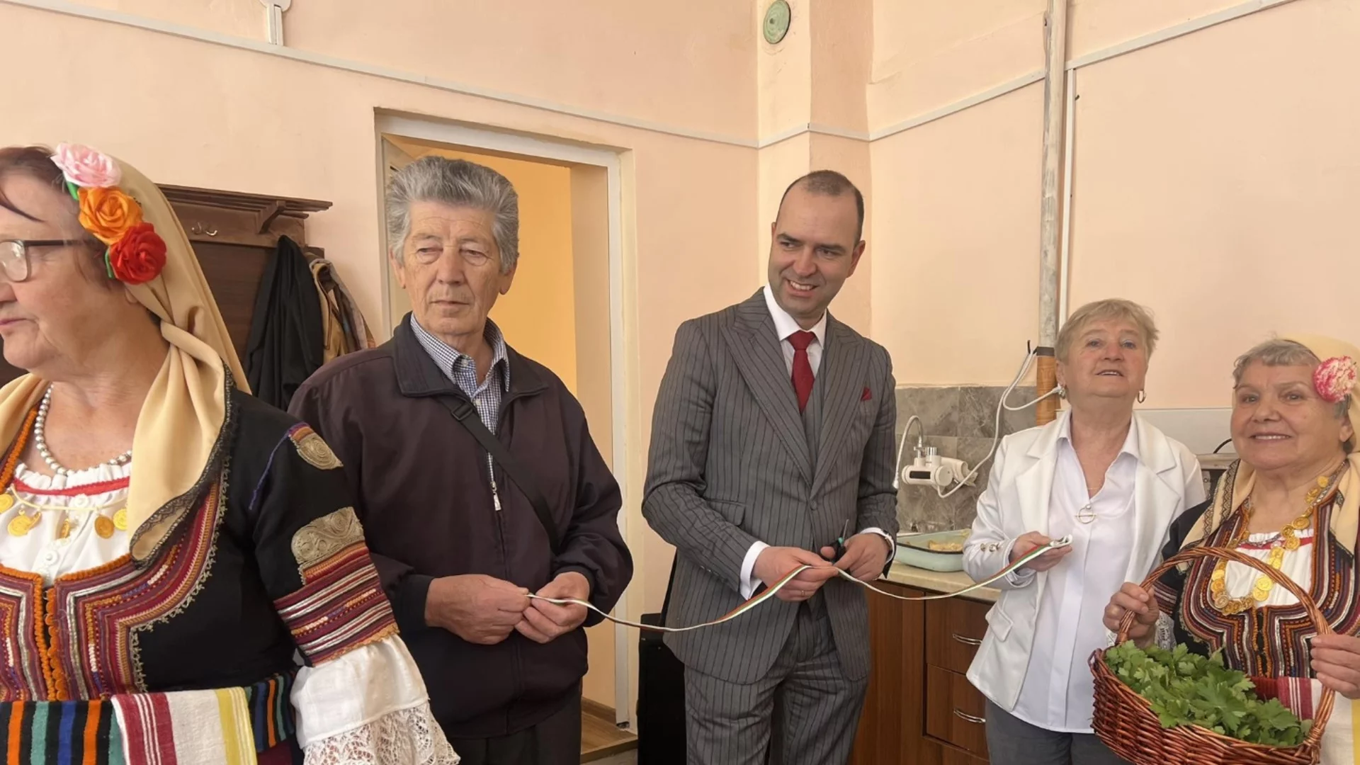 Кметът на Кюстендил откри нов клуб на хора с увреждания