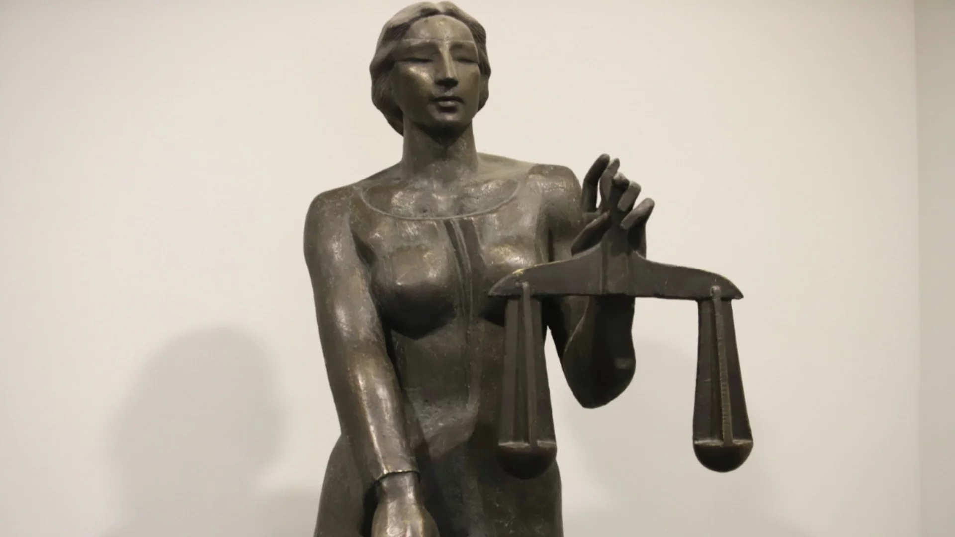 Крадецът на кутията за дарения за болно дете остава в ареста