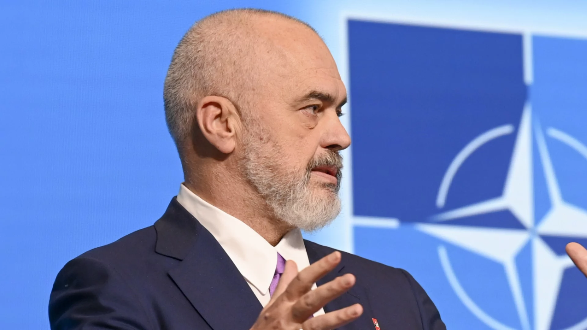 Еди Рама не иска да разговаря с "терористите от иранския режим" 